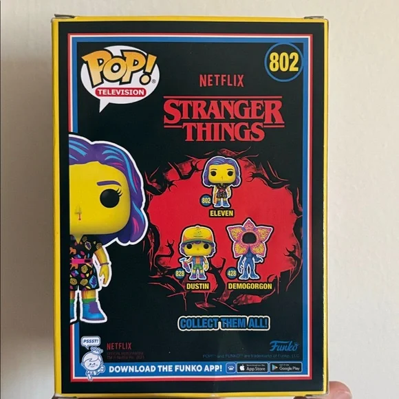 Funko Pop Stranger Things Eleven - glow in the dark EXCLUSIVE - Picture 3 of 6